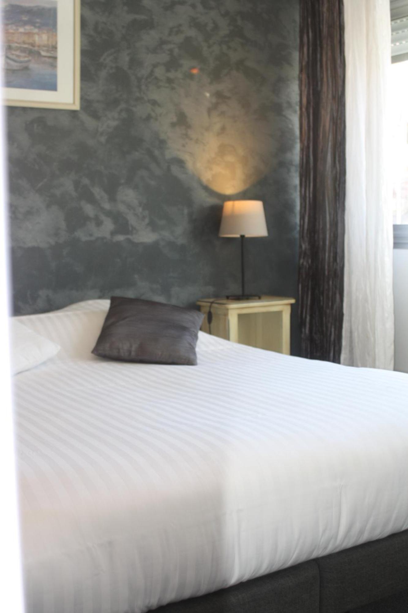 Logis Hotel du Midi Salon-de-Provence Buitenkant foto